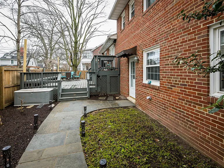 407 Russell Rd — Photo 60