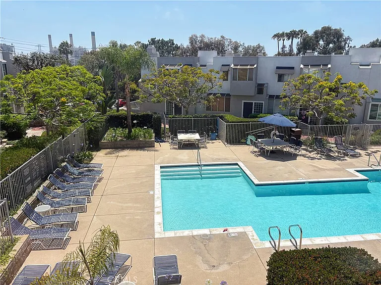 501 Herondo St — Photo 17