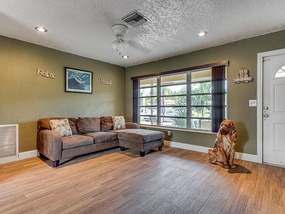 3rd image of 3031 NE 10th Ave