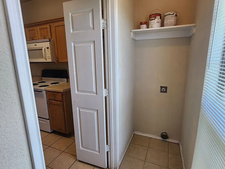 106 Collett Ct — Photo 9