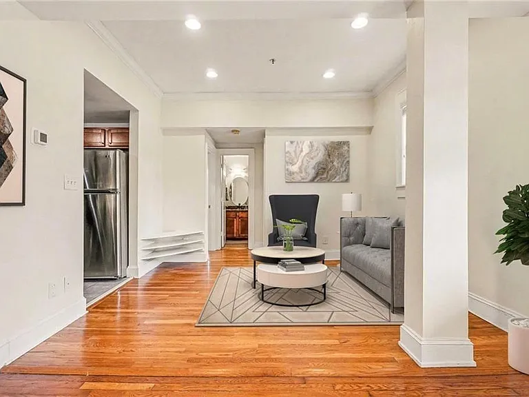 2855 Peachtree Rd NE #201 — Photo 2