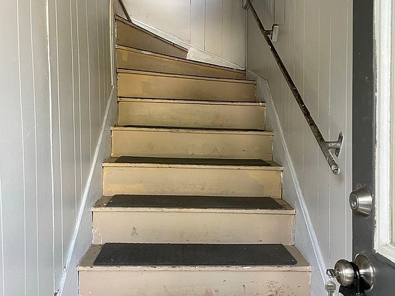 3rd image of 605 N Cleveland St #3