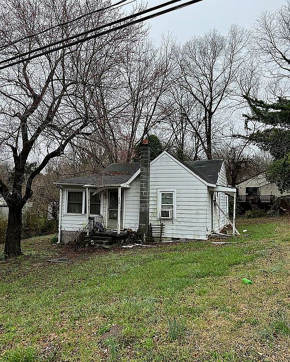 1st image of 550 Spence St