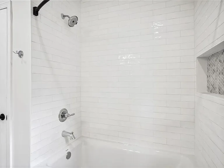 1249 Goodwin Rd NE — Photo 17