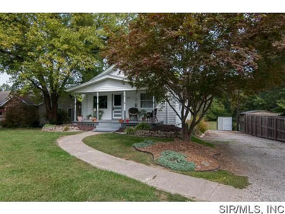 1001 Franklin Ave photo 1