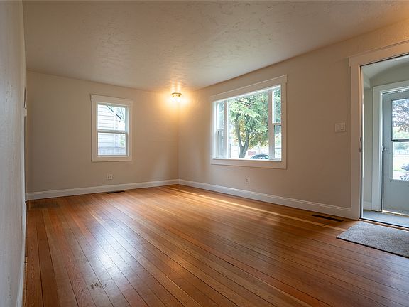 3rd image of 925 8th Ave E