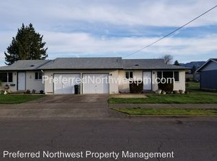 36 T St, Springfield, OR 97477