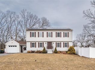 7 Indian Head Trl, Smithfield, RI 02917