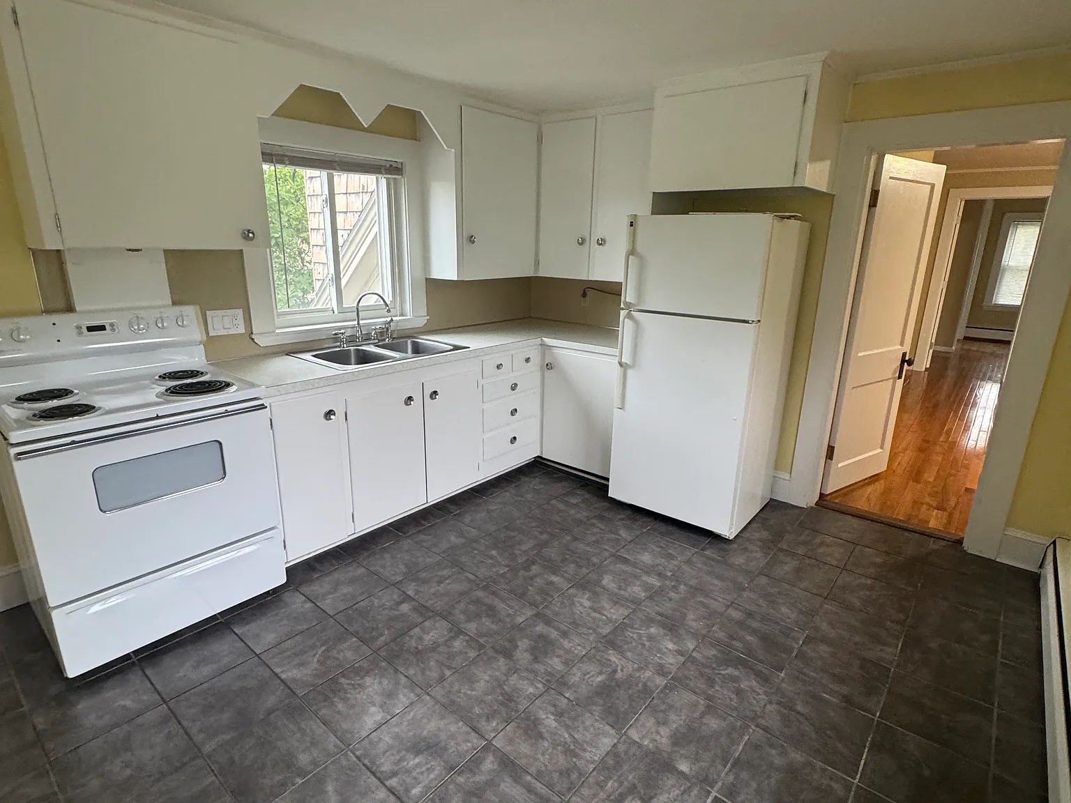 3 bed, 1625 sqft, $2,600 — Photo 1