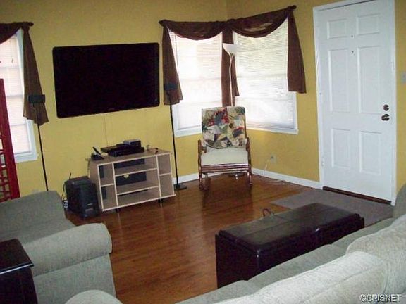 5th image of 1711 Glenoaks Blvd