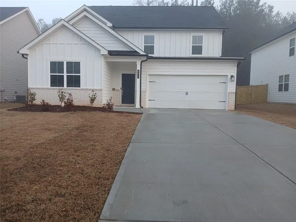 5 bed, 3.0 bath, 2570 sqft, $2,500 — Photo 1