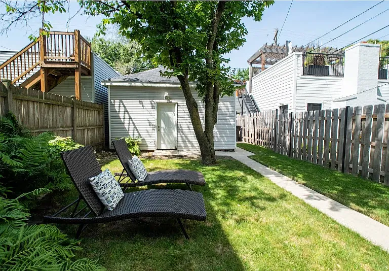 1916 W Roscoe St #2 — Photo 11