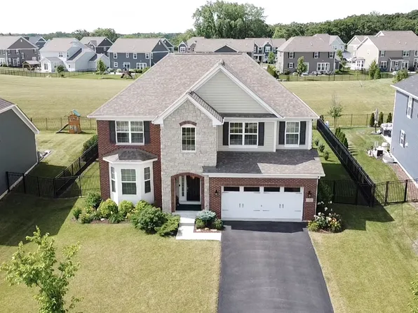 13885 Amelia Dr, Lemont, IL 60439