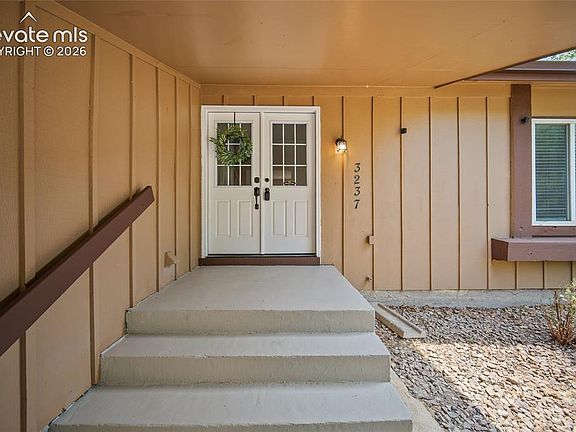 4th image of 3237 Breckenridge Dr E