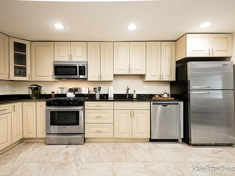 723 5th St NE #1 — Photo 3