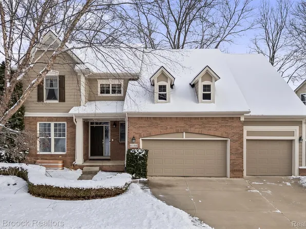 6144 Strawberry Cir, Commerce Township, MI 48382