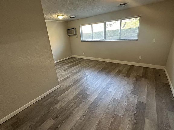 4th image of 551 Lowell Ave APT 11
