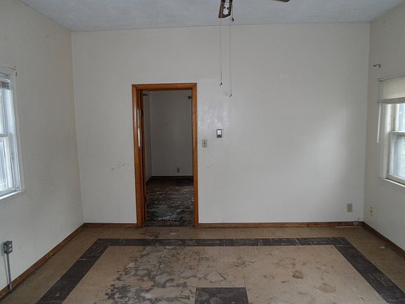 2nd image of 223 N Darr Ave