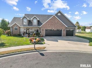 1048 Haymeadow Ln, Metamora, IL 61548