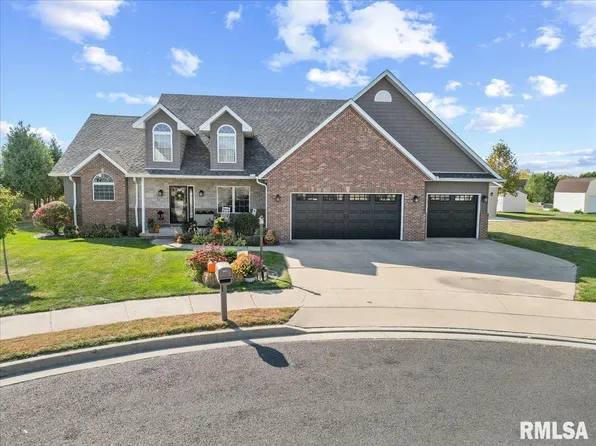 1048 Haymeadow Ln, Metamora, IL 61548