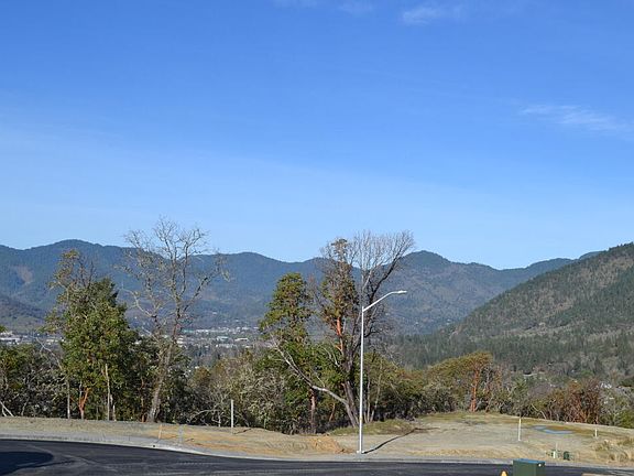 4th image of 1010 SE Smith Hill Ln