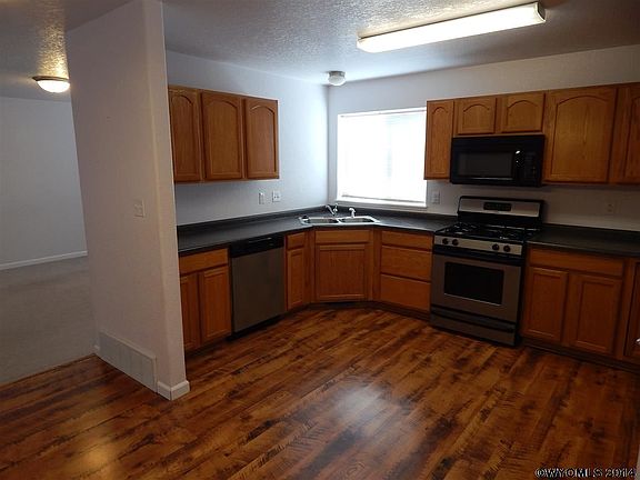 4th image of 1014 Hatchet Dr