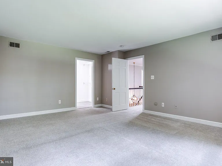8500 Brook Rd — Photo 25