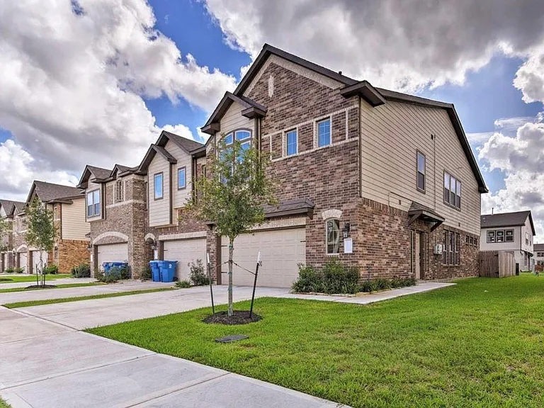 3322 Harvest Meadow Ln — Photo 1