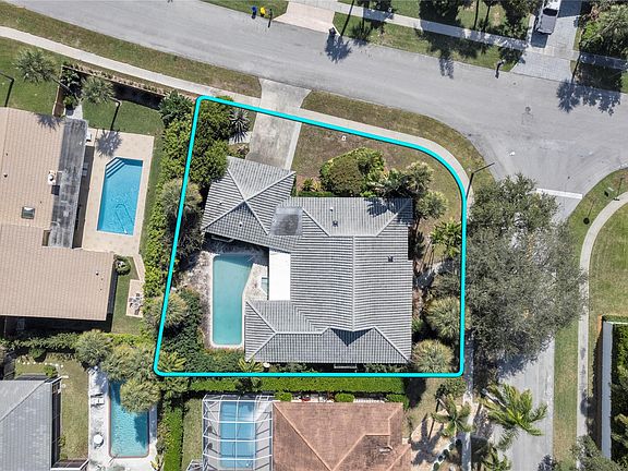 2nd image of 1698 SW 7th Court