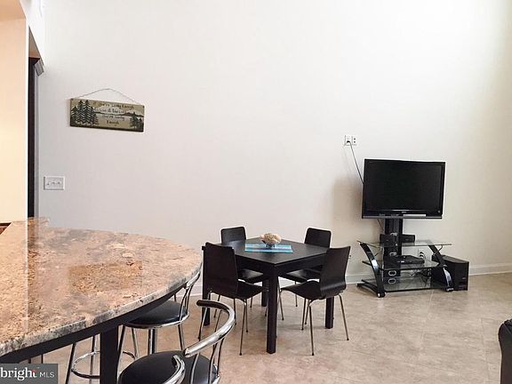5th image of 233 Lake Front Dr