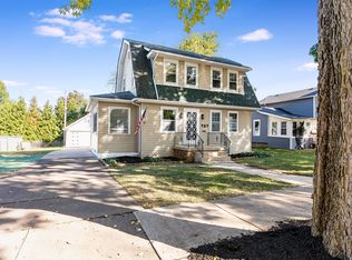 727 Charles St, Aurora, IL 60506