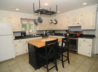 17 Maple St, Kingston, MA 02364