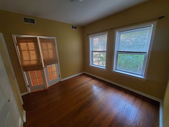 5th image of 1049 W Glenlake Ave APT 2
