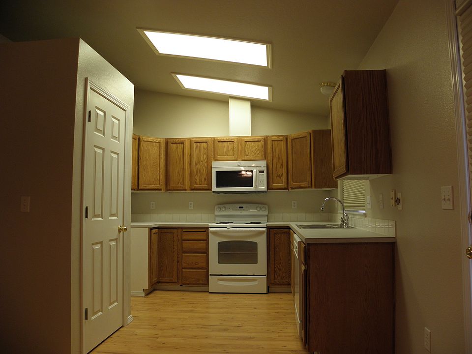 2nd image of 2721 Manchester Dr