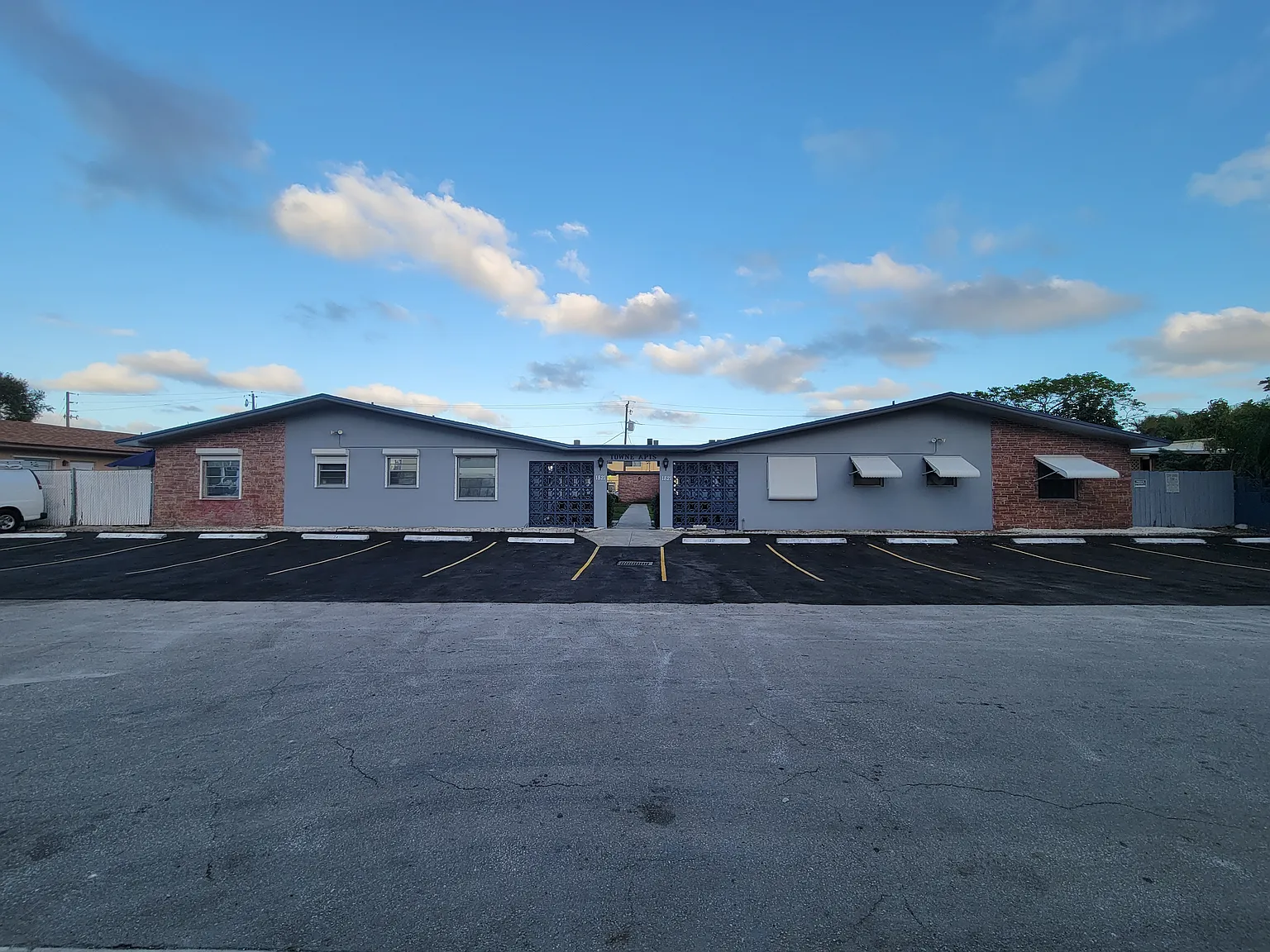2 bed, 850 sqft, $1,925 — Photo 1