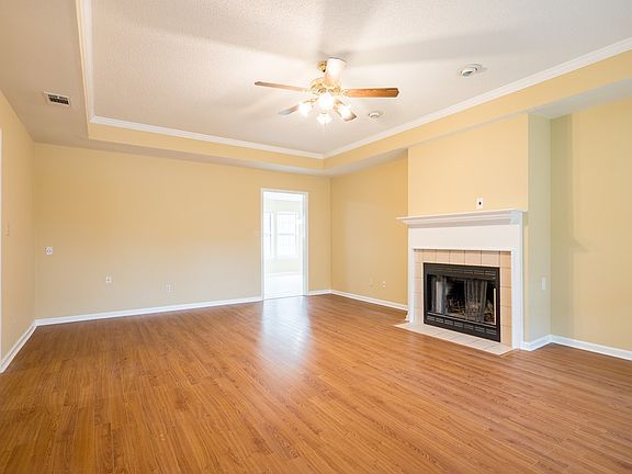3rd image of 3811 Stratford Cir
