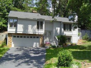 2517 Hollowdale Dr, Roanoke, VA 24018