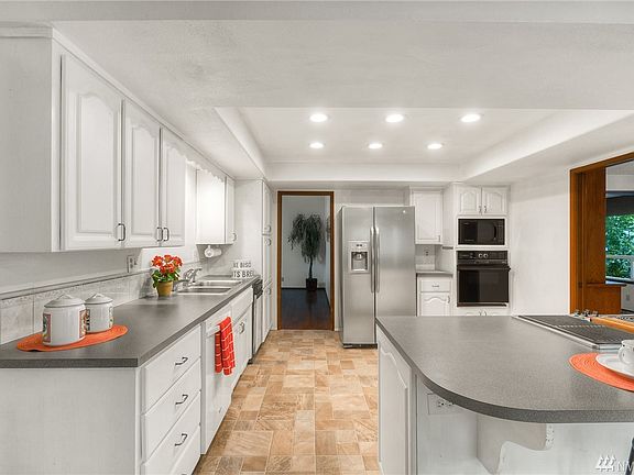 5th image of 2231 Monique Ct SE