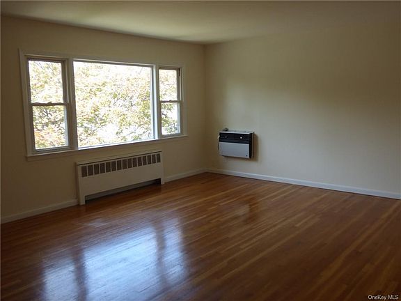 2nd image of 196 Vernon Ave