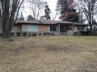 21820 Carleton Ave, Southfield, MI 48033