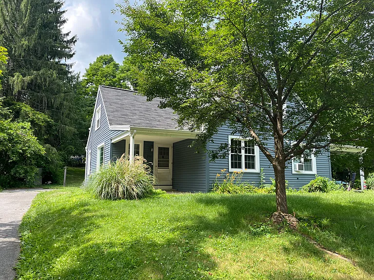 202 Maple Ln — Photo 1