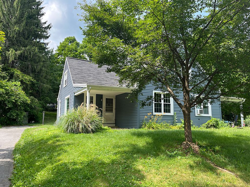 1st image of 202 Maple Ln