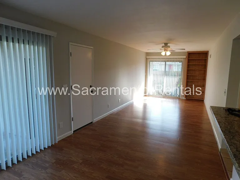 2637 Latham Dr — Photo 17