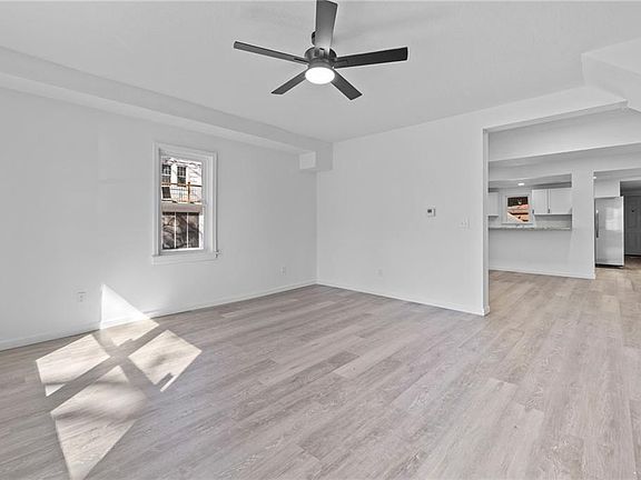 5th image of 325 S Elm St