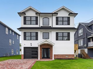 267 Roosevelt Ave, Freeport, NY 11520