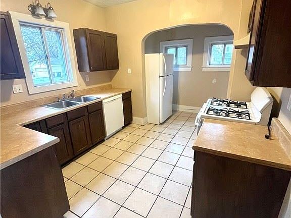 2nd image of 796 Merton Ave