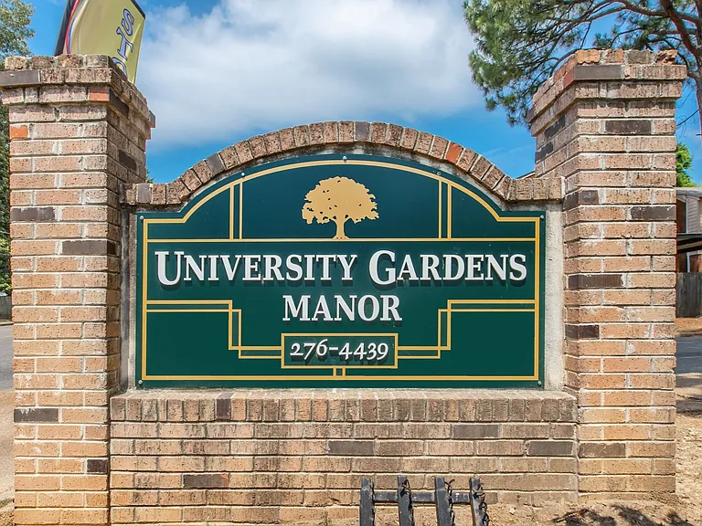 University Gardens Manor — Photo 17