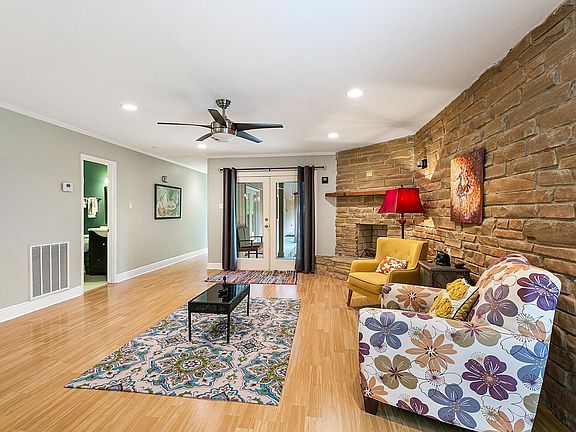 5th image of 111 Camellia Dr