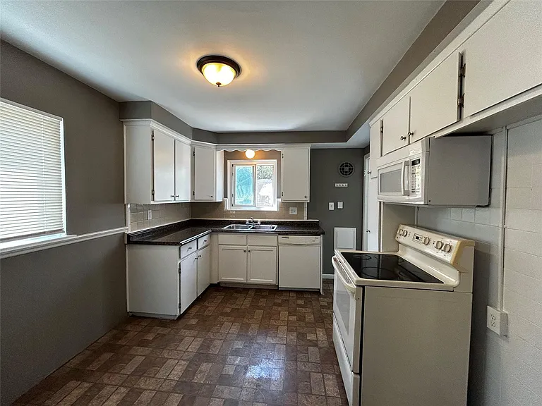 21307 Le Fever Ave — Photo 10