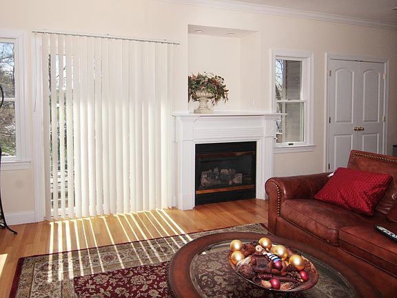 LR w/fireplace & Sliders